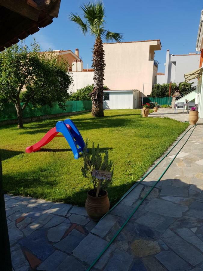 Nautilus Hostal Nea Iraklitsa Exterior foto