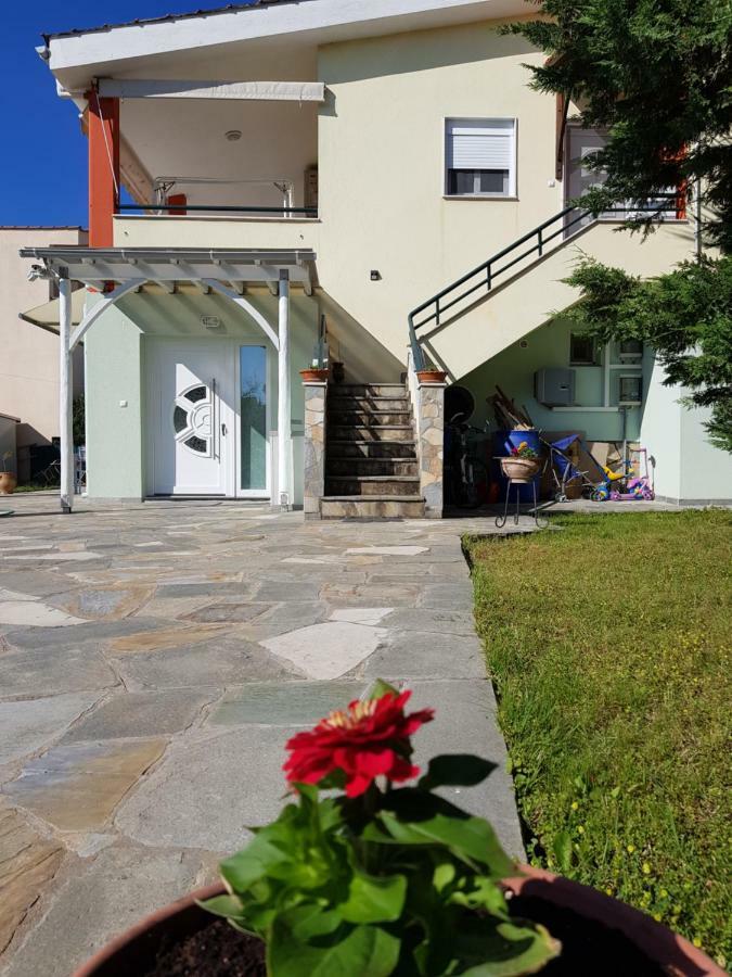 Nautilus Hostal Nea Iraklitsa Exterior foto