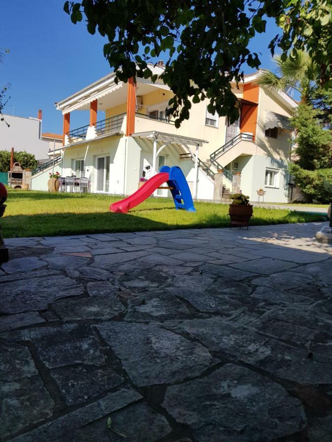 Nautilus Hostal Nea Iraklitsa Exterior foto
