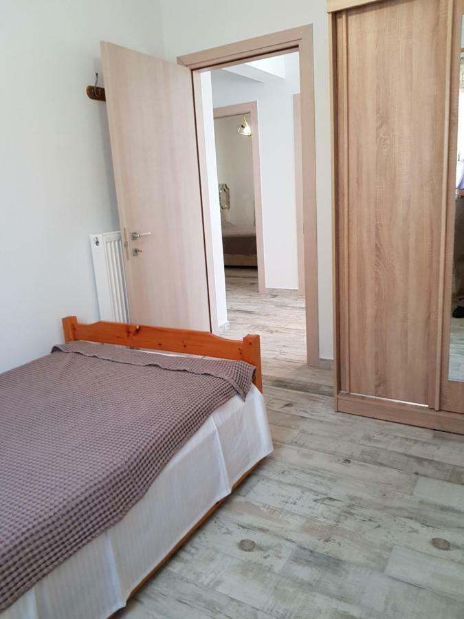 Nautilus Hostal Nea Iraklitsa Exterior foto