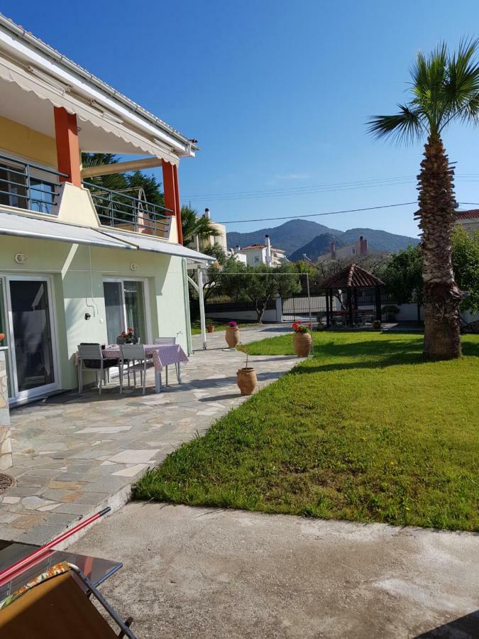Nautilus Hostal Nea Iraklitsa Exterior foto